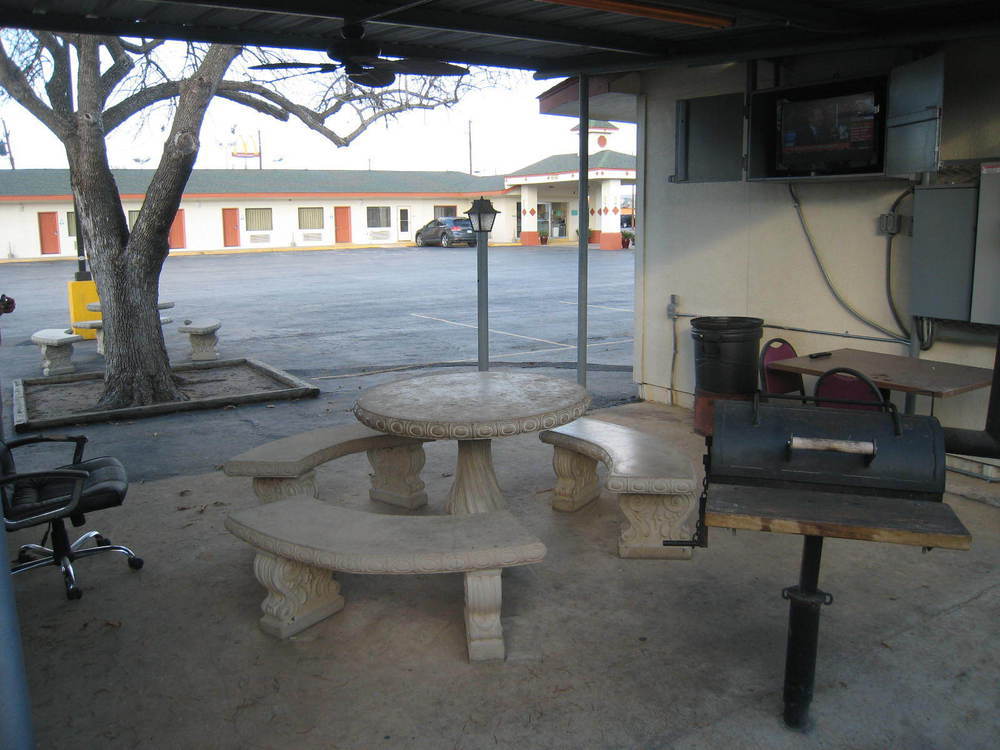 Executive Inn Pearsall Exterior foto