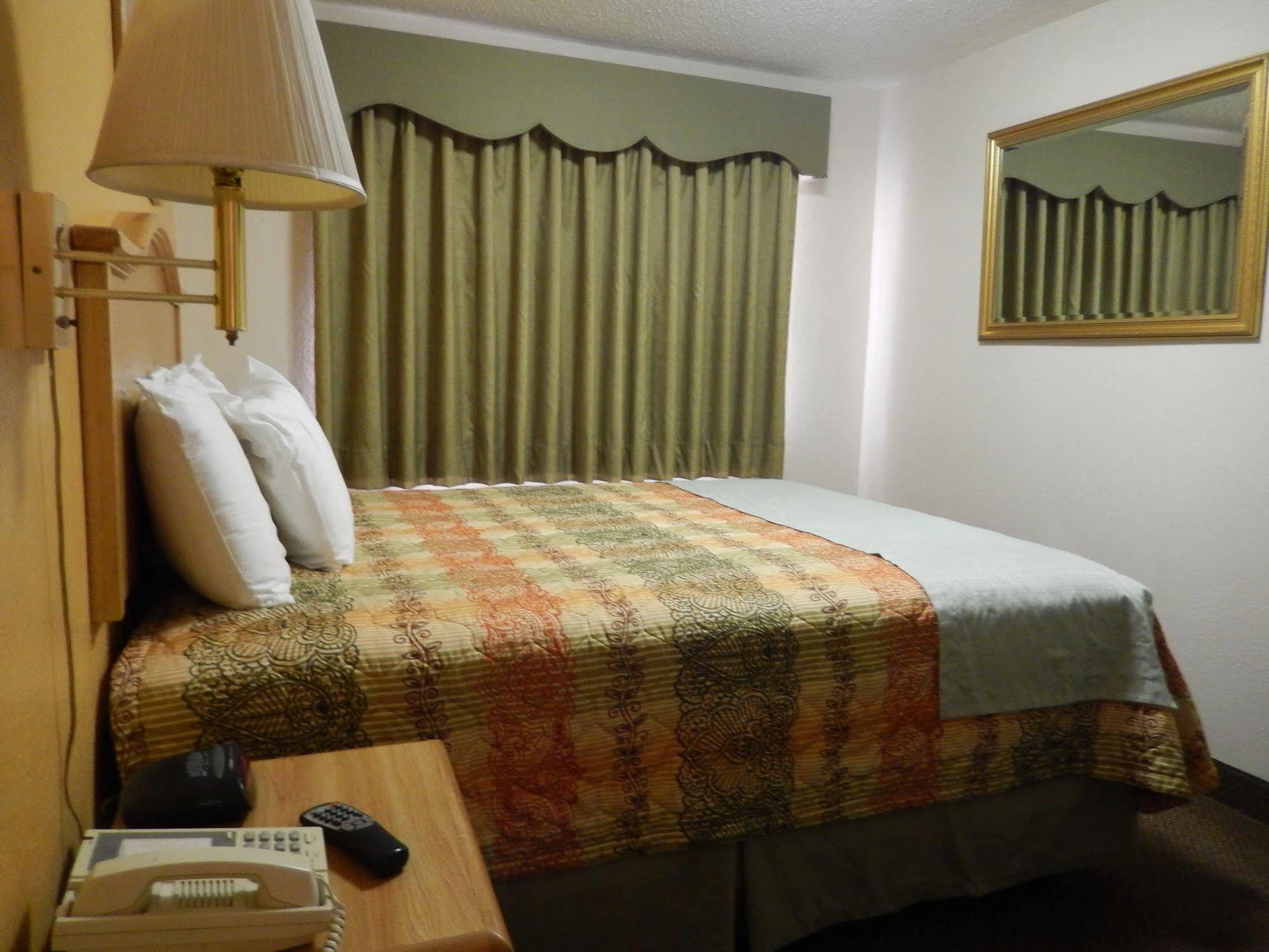 Executive Inn Pearsall Exterior foto
