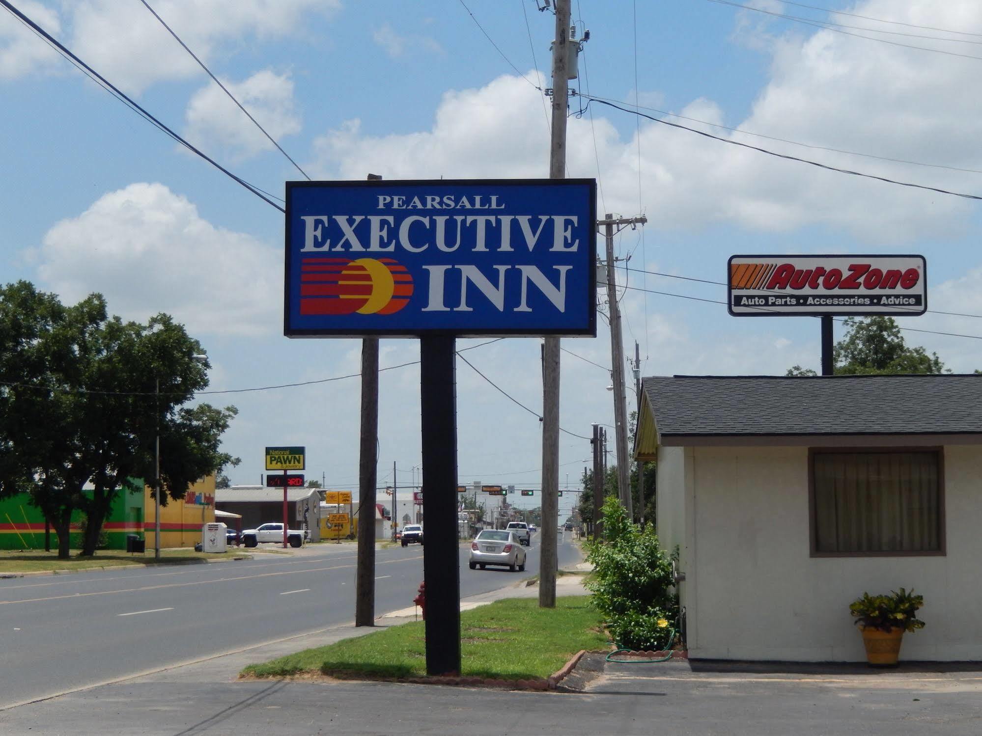 Executive Inn Pearsall Exterior foto